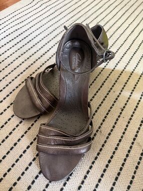 Clarks Bronze Strappy leather Open-Toe Heels